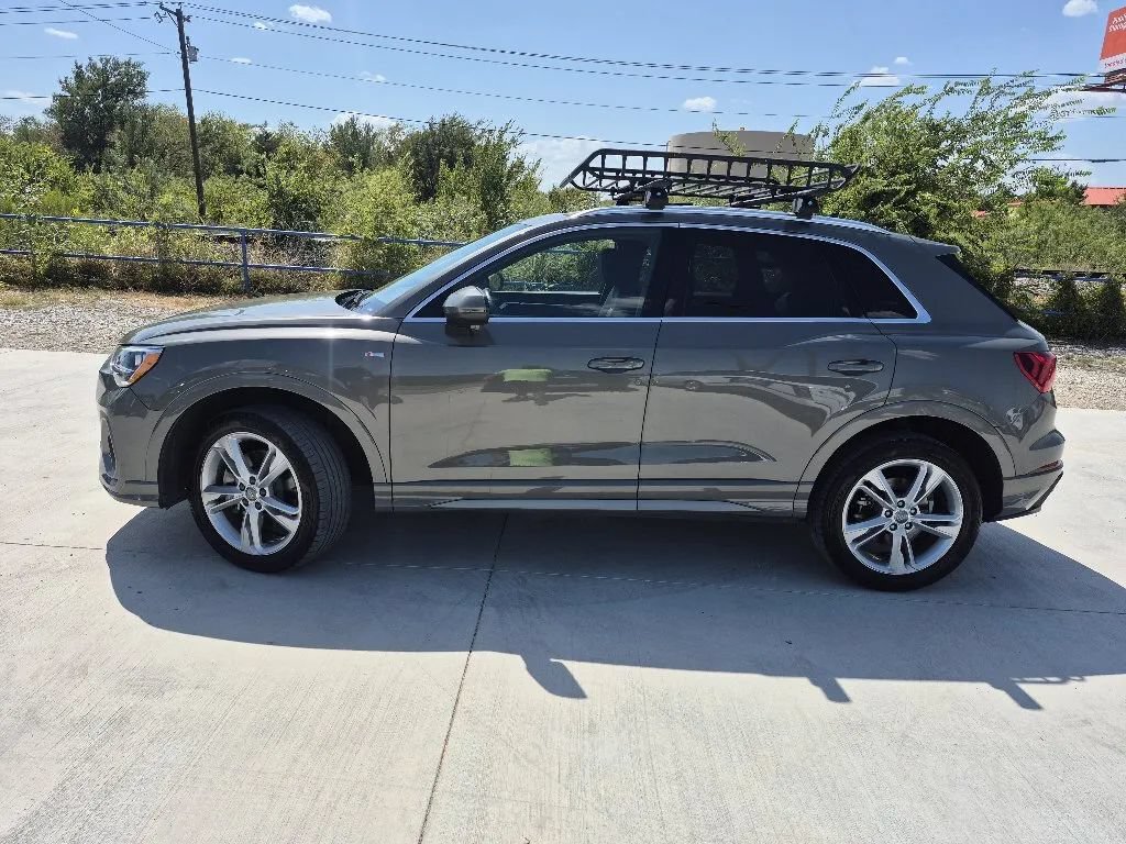 Used 2020 Audi Q3 2.0T Premium w/ Convenience Package AWD/4WD image 2
