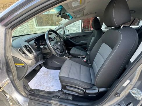 Used 2017 Kia Forte S FWD image 9