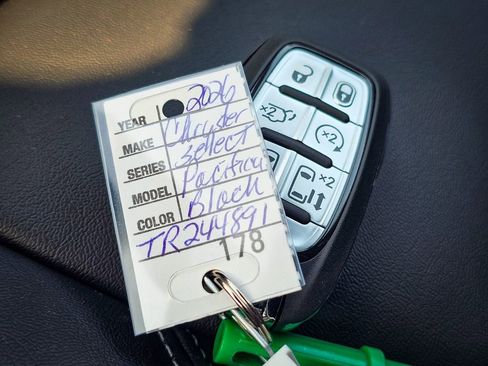 New 2026 Chrysler Pacifica Select image 36