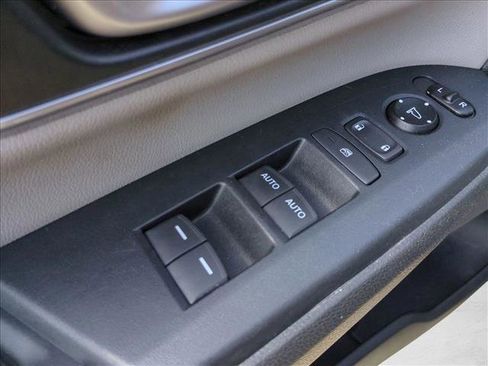 Used 2017 Honda CR-V EX-L image 12