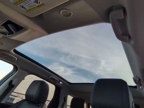 Used 2025 Land Rover Discovery Sport S image 19