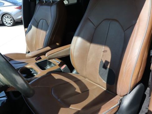 Used 2019 Chrysler Pacifica Limited w/ Advanced Safetytec Group FWD image 24