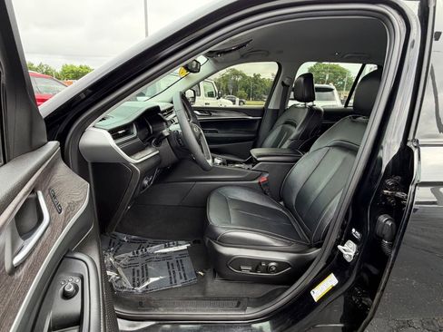 Used 2023 Jeep Grand Cherokee Limited AWD/4WD image 13