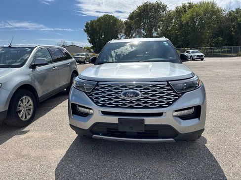 Used 2022 Ford Explorer Platinum w/ Equipment Group 601A AWD/4WD image 2