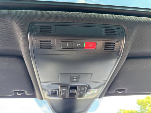 Certified 2023 Volkswagen Tiguan SE R-Line FWD image 34