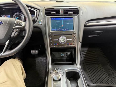 Used 2019 Ford Fusion Titanium FWD image 22