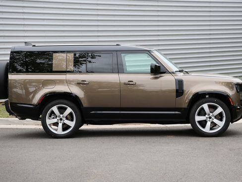 New 2026 Land Rover Defender 130 X-Dynamic SE AWD/4WD image 4