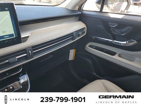 New 2026 Lincoln Corsair Premiere image 33