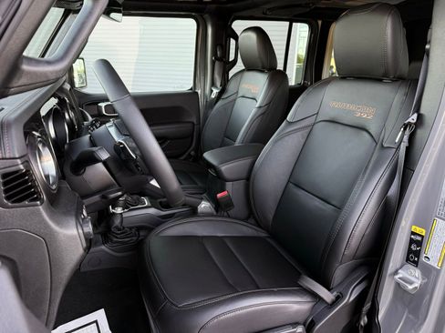Used 2022 Jeep Wrangler Unlimited Rubicon w/ Xtreme Recon 35" Tire Package AWD/4WD image 27