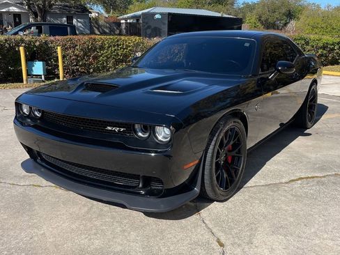 Used 2015 Dodge Challenger SRT Hellcat image 2