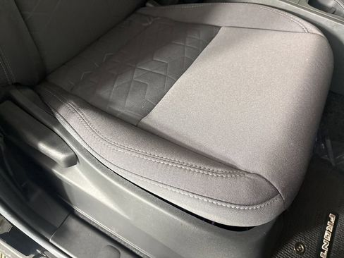 Used 2025 Nissan Frontier SV image 27