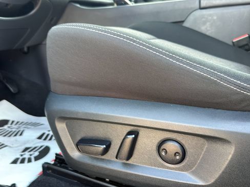 Used 2025 Nissan Rogue SV FWD image 11