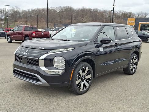 New 2026 Mitsubishi Outlander SE image 2