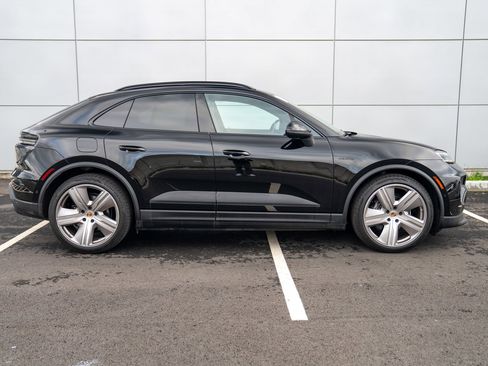 Certified 2025 Porsche Macan Electric image 8