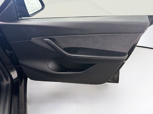 Used 2020 Tesla Model Y Long Range image 33