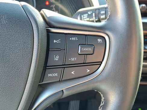 Used 2022 Lexus UX 250h w/ Premium Package image 23