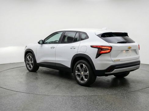 Used 2025 Chevrolet Blazer LT FWD image 6