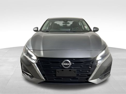 Used 2023 Nissan Altima 2.5 SV w/ SV Premium Package FWD image 3