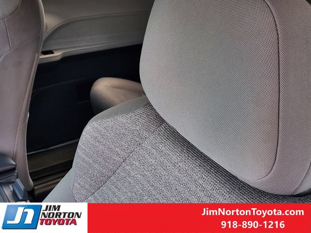 Used 2021 Toyota Sienna LE FWD image 16