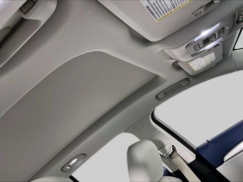 Certified 2025 Buick Envision Avenir AWD/4WD image 26