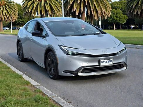 Used 2023 Toyota Prius Prime Premium image 4
