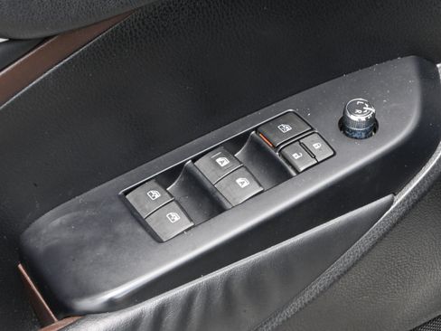 Used 2014 Toyota Highlander XLE AWD/4WD image 29