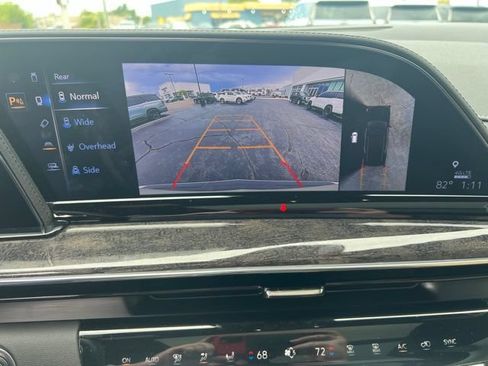 Used 2022 Cadillac Escalade Premium Luxury AWD/4WD image 19