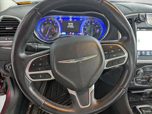 Used 2017 Chrysler 300 Limited image 12