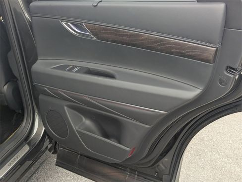 Used 2025 Genesis GV80 2.5T Select image 15