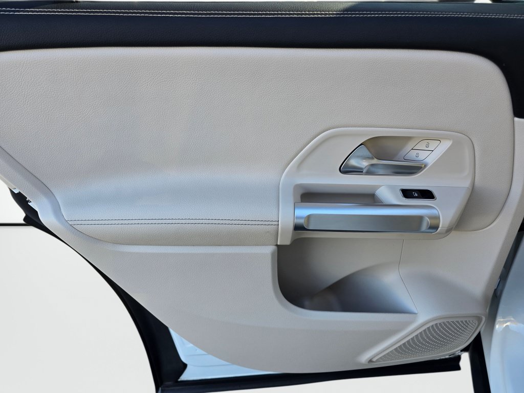 Used 2023 Mercedes-Benz GLB 250 w/ Premium Package image 20