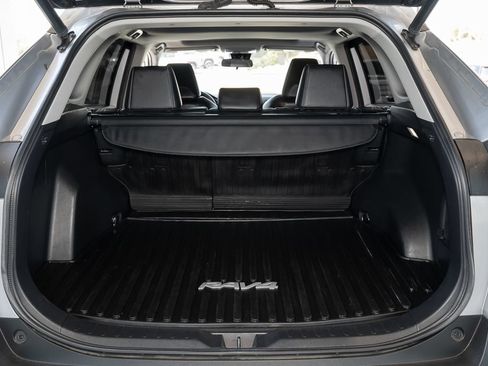 Used 2022 Toyota RAV4 XLE Premium FWD image 39