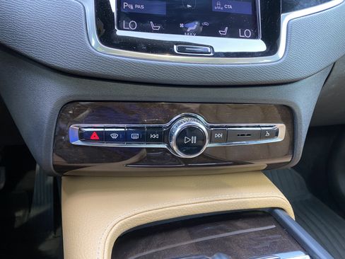 Used 2018 Volvo XC90 T6 Momentum w/ Convenience Package AWD/4WD image 25