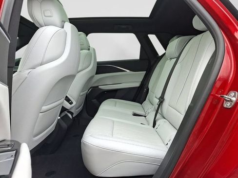 Used 2024 Cadillac Lyriq Luxury AWD/4WD image 10