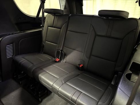 Certified 2023 Chevrolet Suburban RST w/ Luxury Package AWD/4WD image 15