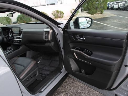 Certified 2024 Nissan Pathfinder Platinum AWD/4WD image 34