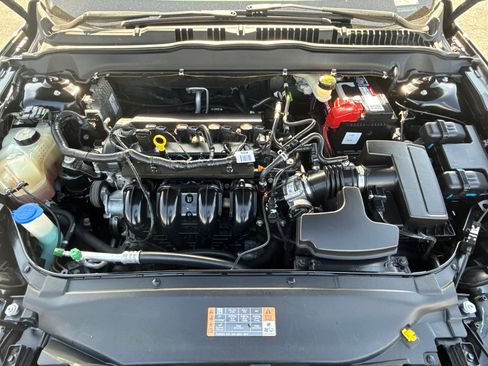 Used 2017 Ford Fusion SE w/ Fusion SE Technology Package image 7