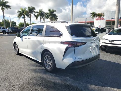 Used 2023 Toyota Sienna XLE image 3
