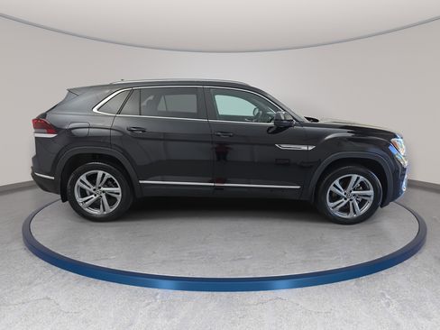 Certified 2024 Volkswagen Atlas Cross Sport SEL R-Line AWD/4WD image 4