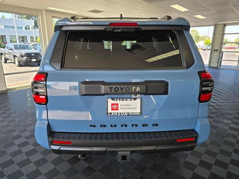 Used 2025 Toyota 4Runner SR5 AWD/4WD image 4