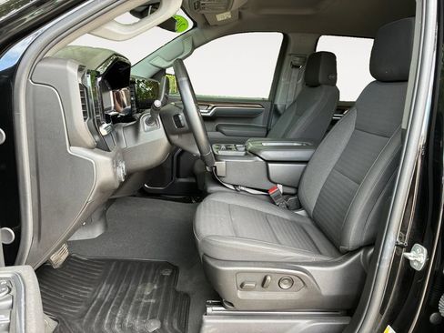 Used 2025 Chevrolet Silverado 1500 LT RWD image 9