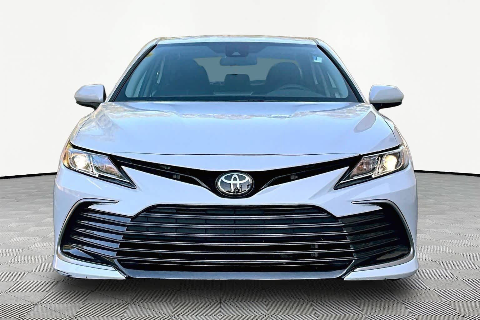 Used 2023 Toyota Camry LE FWD image 4