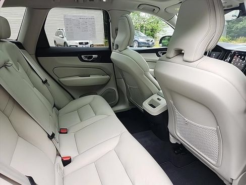Certified 2024 Volvo XC60 B5 Core AWD/4WD image 29