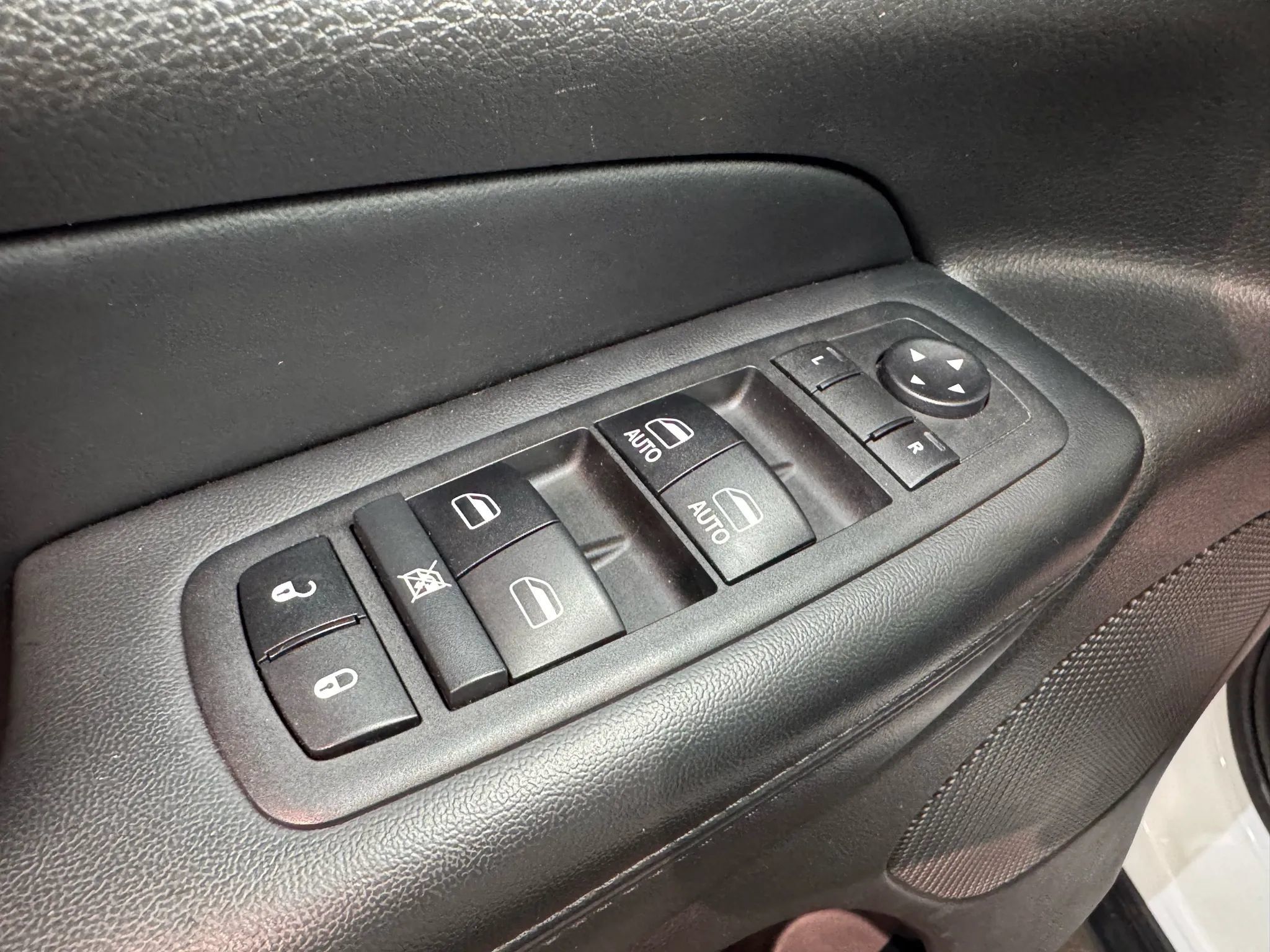 Used 2018 Jeep Grand Cherokee Limited AWD/4WD image 20