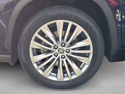Used 2021 Toyota Highlander Platinum FWD image 25