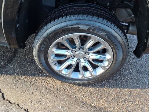 Used 2022 RAM 1500 Laramie w/ Sport Appearance Package image 7