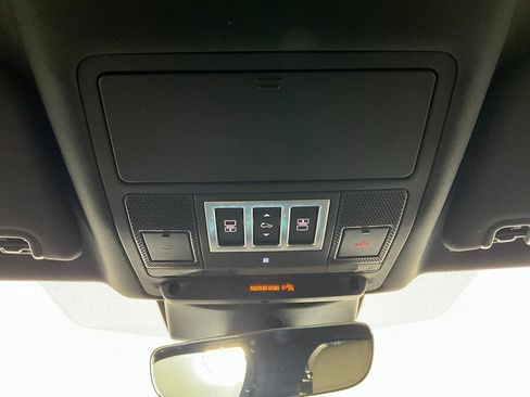 Certified 2020 Land Rover Discovery Landmark image 13