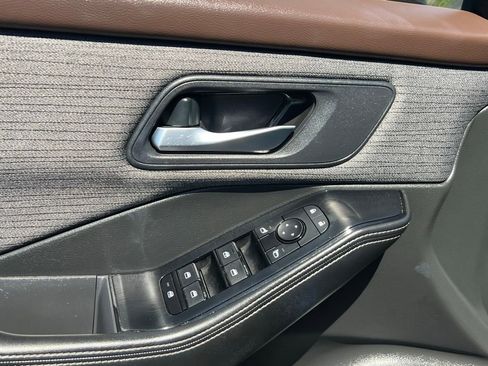 Used 2023 Nissan Rogue SV image 24