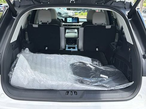 New 2026 Lincoln Aviator Reserve w/ Luxury Package AWD/4WD image 18