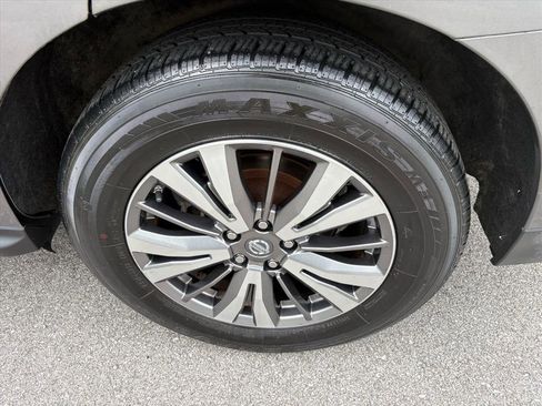 Used 2018 Nissan Pathfinder SV image 42