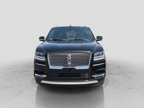 Used 2018 Lincoln Navigator Reserve AWD/4WD image 3